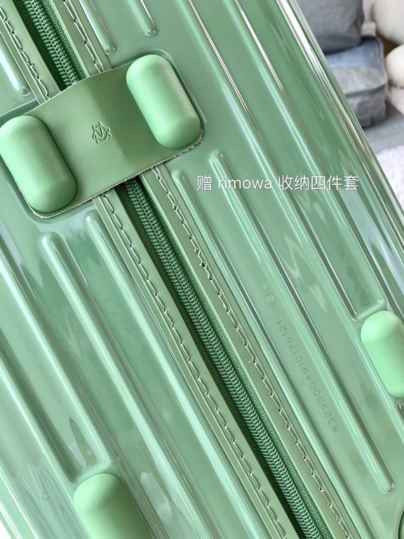 Rimowa Trolley caseluggageUltra-light pc zipper case, must get the same high value trolley case of YiYiChixi! Rimowa Essential new color collection! When you're young, you need to look good to travel! Rimowa Organizer Se