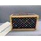 M4700DJHZXMirror Cosmetic Case Black Color with RedThe lid of this Monogram canvas makeup case conceals a mirror. The interior is made of washable material and features fourteen bottle holders, making it an ideal accesso