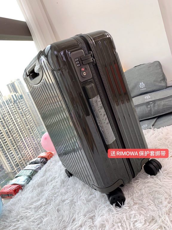 [Mineral Rock Gray] RIMOWA Zhimowa new color suitcase, easy to use the same Essential series, colorful, enjoy the journey. Using the national universal TSA customs lock, upgraded version of the simple logo fashion high-e