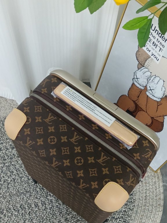 Capacity 28 liters Weight 2.6kgMaterial Ultra-lightweight Monogram canvas material   mesh lining   cowhide leather corners   metal fittings   large external trolley barThe latest version 2022 version of the inner lining 