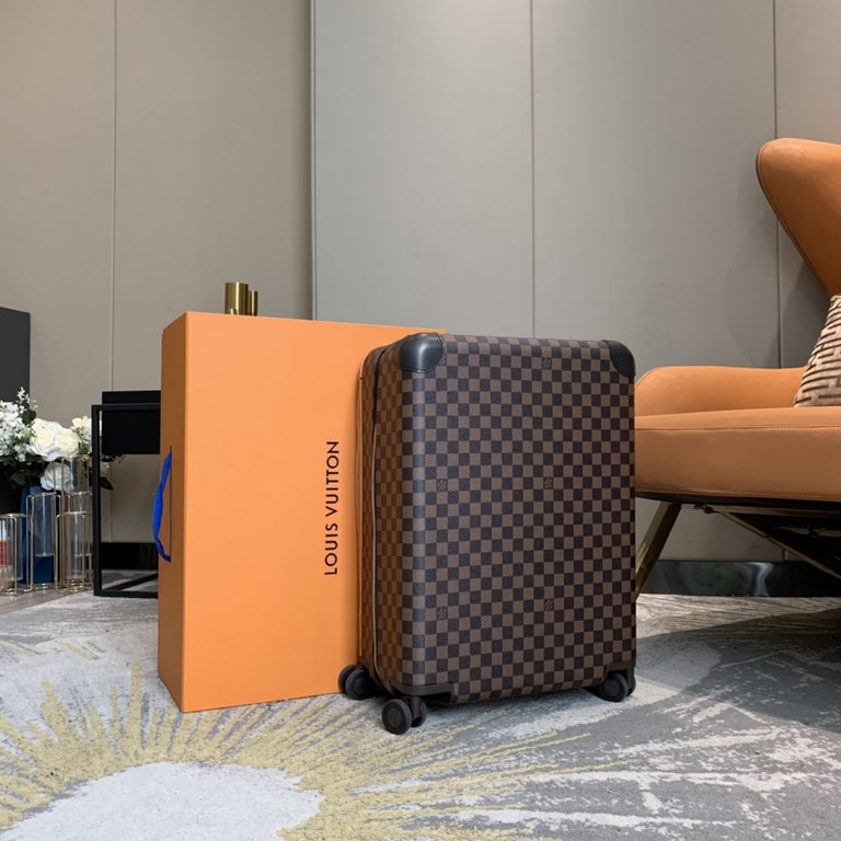 55CMHORIZON Four Wheel Trolley Case, 55cmMeet the future of luxury four-wheeled luggage. From Marc Newson, a recognized master of groundbreaking industrial design, this lightweight four-wheeled trolley creates a flat, sp