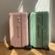 Detail of small luggage! No difference in exterior except for size! A small organizer pocket is added to the interior!