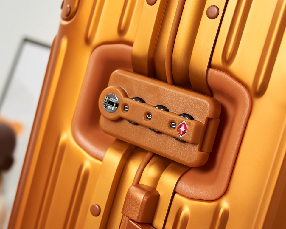 Highest Edition RIMOWA Topas Series 925 Germany(ZP special precious one can be said to be rimowa debut so far the long history of the classic series now the official website can not be bought unless specifically run abro