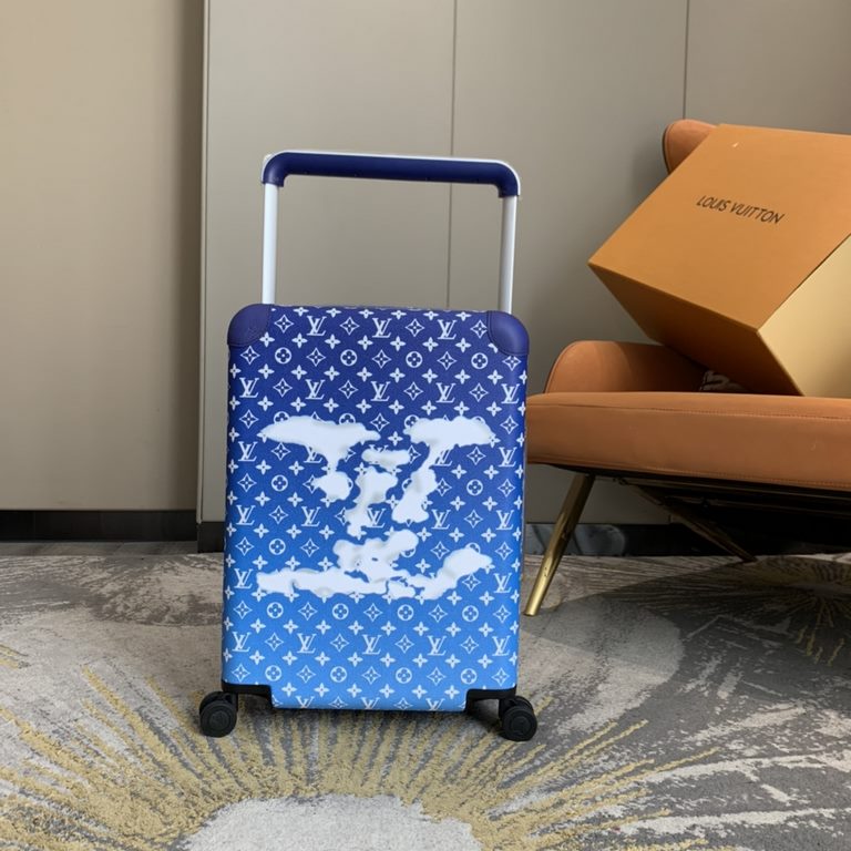 Virgil Abloh's Horizon 55 luggage for FallWinter 2021 is a vision of clear skies, with a V logo on a Monogram canvas that looks like a clear sky, and a flexible design with handles and wheels.Detailed features38.0 x 55.0