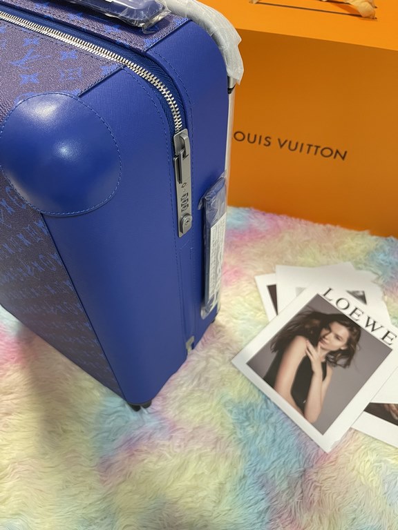 Industrial design icon Marc Newson presents the Horizon 55 four-wheeled luggage for Louis Vuitton SpringSummer 2019. Silver-colored metal pieces accent the Monogram canvas and Taga leather, while a large external trolley