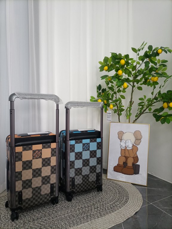 Large Square OrangeCapacity 28L Weight 2.6kgMaterial Ultra-lightweight Monogram canvas   mesh lining   cowhide leather corners   metal fittings   large external trolley handle.New 2022 version of the inner lining method