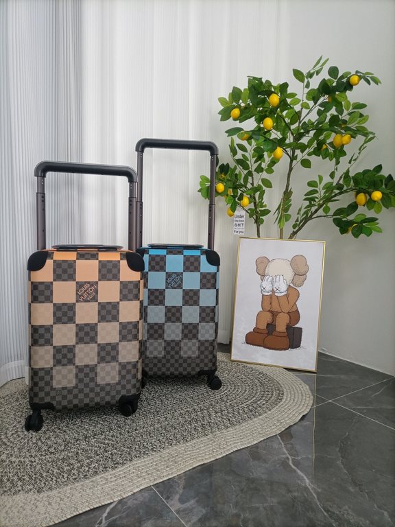 Large Square OrangeCapacity 28L Weight 2.6kgMaterial Ultra-lightweight Monogram canvas   mesh lining   cowhide leather corners   metal fittings   large external trolley handle.New 2022 version of the inner lining method