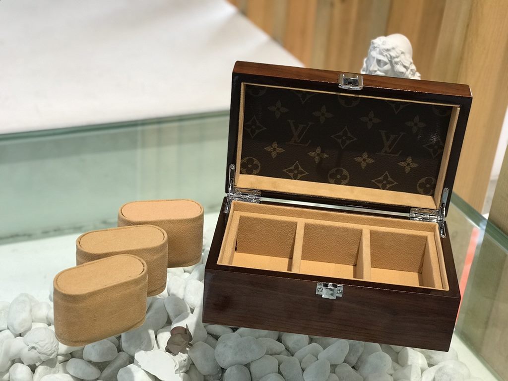 #New Product First Launch #3pcs Lid Solid Wood Multifunctional Watch Box  carefully developed and uniquely crafted.#Exclusive customized background #(Impeccable)  Size  24.513.51Weight ：1.5kg