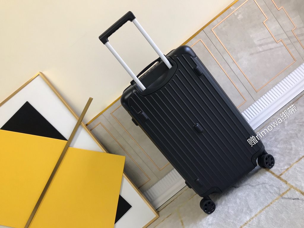 Rimowa Luggage  Luggage[PC zipper case] Must get the same high-color suitcase of Yi Yi Qianxi! New color series! Recently it is really a fire ah   meta full of Rimowa essential trunk plus series, the little name of the s