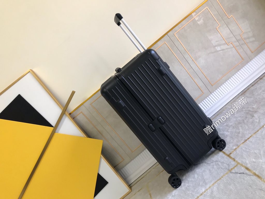 Rimowa Luggage  Luggage[PC zipper case] Must get the same high-color suitcase of Yi Yi Qianxi! New color series! Recently it is really a fire ah   meta full of Rimowa essential trunk plus series, the little name of the s