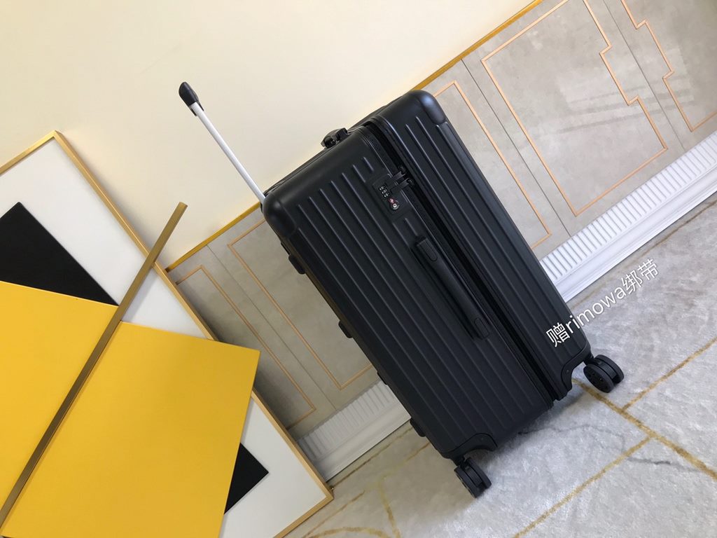 Rimowa Luggage  Luggage[PC zipper case] Must get the same high-color suitcase of Yi Yi Qianxi! New color series! Recently it is really a fire ah   meta full of Rimowa essential trunk plus series, the little name of the s