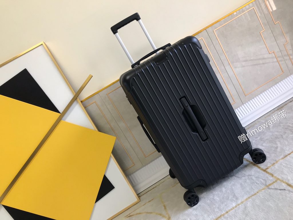 Rimowa Luggage  Luggage[PC zipper case] Must get the same high-color suitcase of Yi Yi Qianxi! New color series! Recently it is really a fire ah   meta full of Rimowa essential trunk plus series, the little name of the s