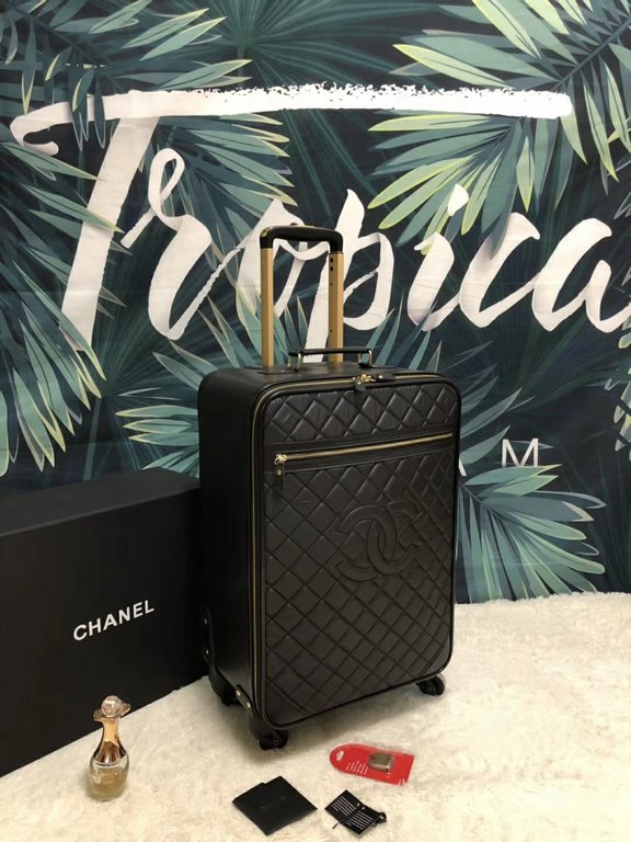 Western Europe Chanel    trolley case Home travel essential load B god weapon high fashion cool trend top imported fabric feel awesome universal wheel easy to drag! Take her with you to accompany you through a pleasant j