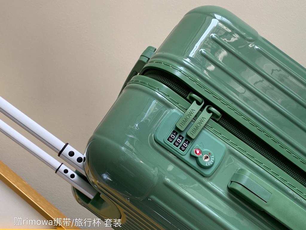 Rimowa Trolley caseluggageUltra-light pc zipper case, must get the same high value trolley case of YiYiChixi! Rimowa Essential new color collection! When you're young, you need to look good to travel!  Free Rimowa StrapM