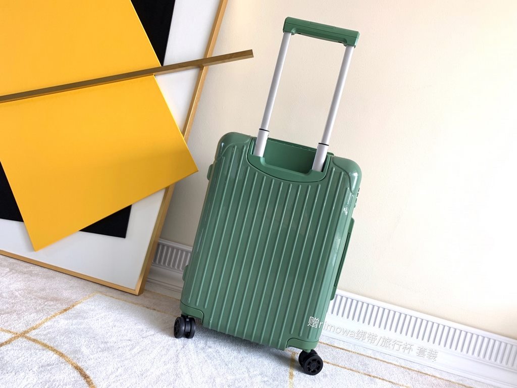 Rimowa Trolley caseluggageUltra-light pc zipper case, must get the same high value trolley case of YiYiChixi! Rimowa Essential new color collection! When you're young, you need to look good to travel!  Free Rimowa StrapM