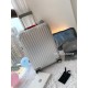 Oh My God! The same luggage as Gigi Lee!The Rimowa Original Twist collection, another luxury experience! Aluminum and magnesium alloy shells with colorful accessories, side locking brackets and handles, bold color scheme