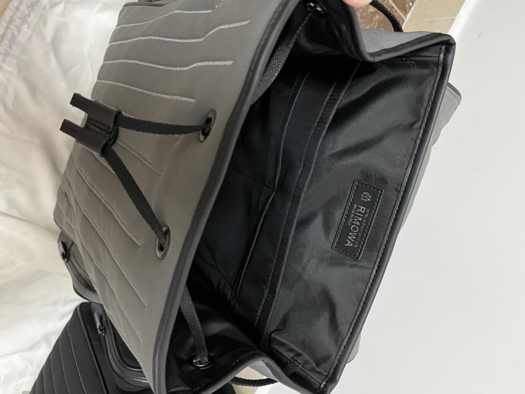 New backpacks from SumerianNew product shipment!Large size, stone gray, nylon flap, shipping now!Detailed picturesAccept pre-order, first-come-first-served, limited quantity!Size, Large