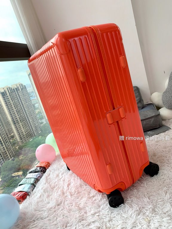 Rimowa Trolley caseluggageUltra-light pc zipper case, must get the same high value trolley case of YiYiChixi! Rimowa Essential new color collection! When you're young, you need to look good to travel! Rimowa Organizer Se