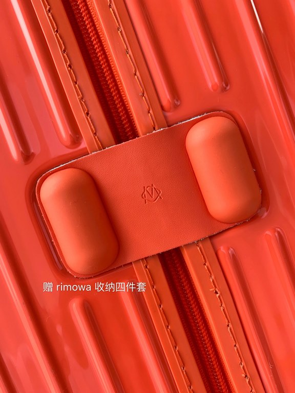 Rimowa Trolley caseluggageUltra-light pc zipper case, must get the same high value trolley case of YiYiChixi! Rimowa Essential new color collection! When you're young, you need to look good to travel! Rimowa Organizer Se