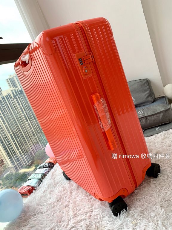 Rimowa Trolley caseluggageUltra-light pc zipper case, must get the same high value trolley case of YiYiChixi! Rimowa Essential new color collection! When you're young, you need to look good to travel! Rimowa Organizer Se