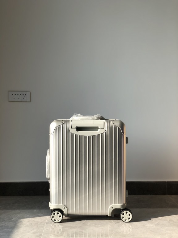 Highest Edition RIMOWA Topas Series 925 Germany(ZP special precious one can be said to be rimowa debut so far the long history of the classic series now the official website can not be bought unless specifically run abro