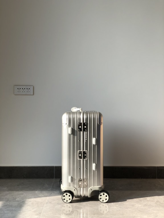 Highest Edition RIMOWA Topas Series 925 Germany(ZP special precious one can be said to be rimowa debut so far the long history of the classic series now the official website can not be bought unless specifically run abro