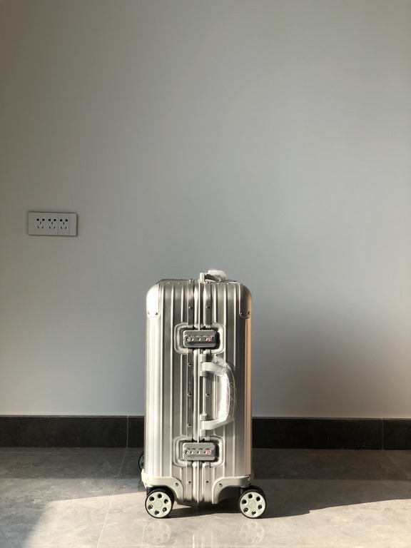 Highest Edition RIMOWA Topas Series 925 Germany(ZP special precious one can be said to be rimowa debut so far the long history of the classic series now the official website can not be bought unless specifically run abro