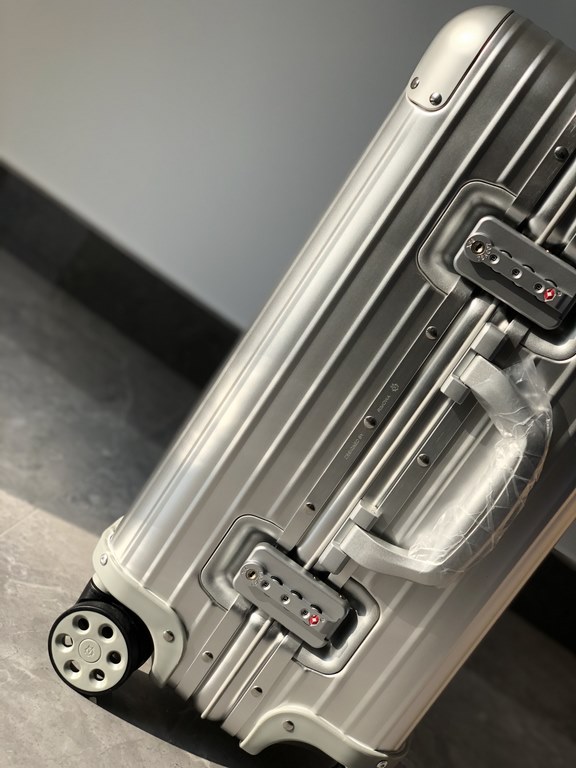 Highest Edition RIMOWA Topas Series 925 Germany(ZP special precious one can be said to be rimowa debut so far the long history of the classic series now the official website can not be bought unless specifically run abro