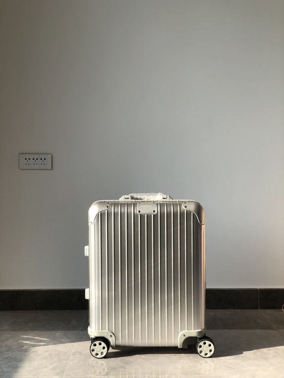 Highest Edition RIMOWA Topas Series 925 Germany(ZP special precious one can be said to be rimowa debut so far the long history of the classic series now the official website can not be bought unless specifically run abro