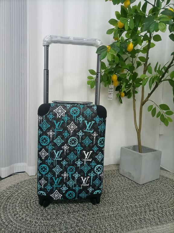 This vintage luggage features a graffiti-inspired Monogram pattern on canvas for a colorful street look.The lightweight design has plenty of space inside, making it a fashionable choice.