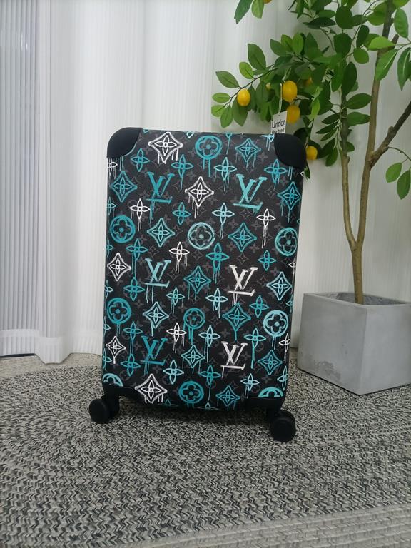 This vintage luggage features a graffiti-inspired Monogram pattern on canvas for a colorful street look.The lightweight design has plenty of space inside, making it a fashionable choice.