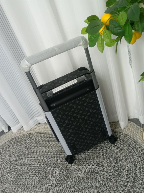 #M23002 Black Flower ModelSize 365019cmCapacity 28 liters Weight 2.6kgMaterial Ultra-lightweight Monogram canvas   mesh lining   cowhide leather corners   metal fittings   large external trolley barThe latest version of 