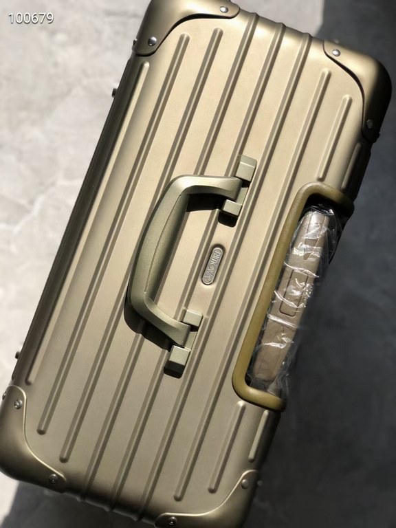 Original single boutique Seconds...beautiful price 【010款】  Original single goods Material aluminum magnesium alloy Captain case Pilot  Pilot camera case captain case luggage suitcase aluminum magnesium alloy spot. Real a