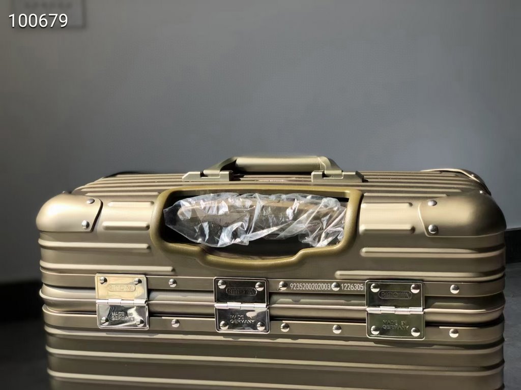 Original single boutique Seconds...beautiful price 【010款】  Original single goods Material aluminum magnesium alloy Captain case Pilot  Pilot camera case captain case luggage suitcase aluminum magnesium alloy spot. Real a