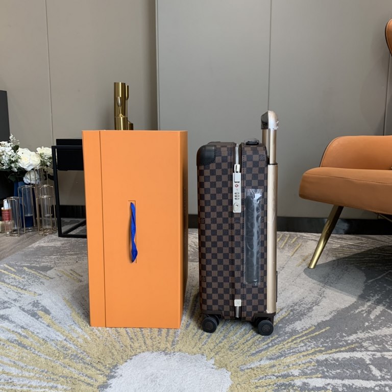 55CMHORIZON Four Wheel Trolley Case, 55cmMeet the future of luxury four-wheeled luggage. From Marc Newson, a recognized master of groundbreaking industrial design, this lightweight four-wheeled trolley creates a flat, sp