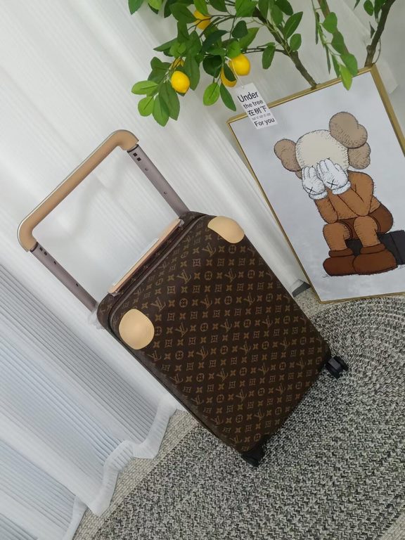 #M23209 Old Flower ModelSize 365019cmCapacity 28 liters Weight 2.6kgMaterial Ultra-lightweight Monogram canvas   mesh lining   cowhide leather corners   metal fittings   large external trolley barThe latest version of th