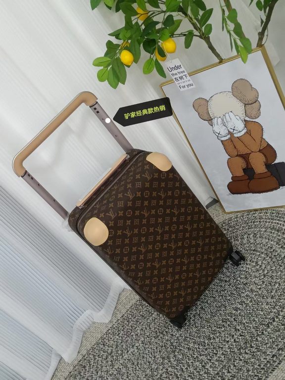 #M23209 Old Flower ModelSize 365019cmCapacity 28 liters Weight 2.6kgMaterial Ultra-lightweight Monogram canvas   mesh lining   cowhide leather corners   metal fittings   large external trolley barThe latest version of th