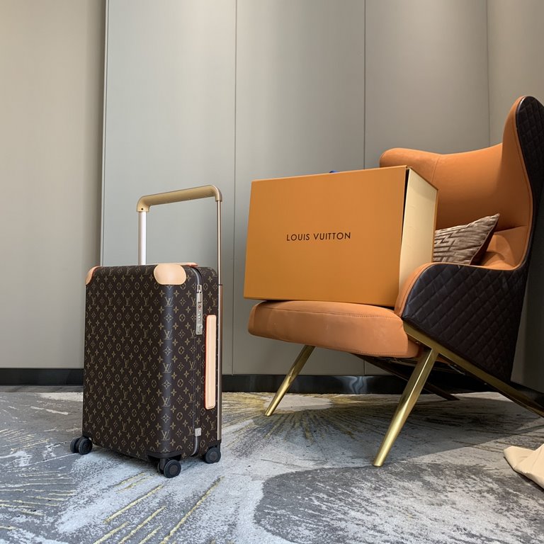 55cmHORIZON Four Wheel Trolley Case, 55cmMeet the future of luxury four-wheeled luggage. From Marc Newson, a recognized master of groundbreaking industrial design, this lightweight four-wheeled trolley creates a flat, sp