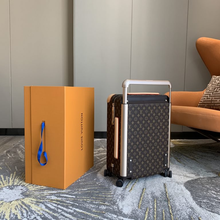 55cmHORIZON Four Wheel Trolley Case, 55cmMeet the future of luxury four-wheeled luggage. From Marc Newson, a recognized master of groundbreaking industrial design, this lightweight four-wheeled trolley creates a flat, sp