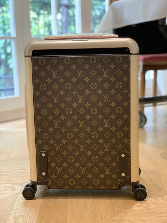 LOUIS VUITTON-HORIZON four-wheeled trolley case 55cm Specifications 38  55  21 (L  H  W) counter genuine quality In stock!L V Horizon trolley case is a classic piece created by the brand in collaboration with designer Ma