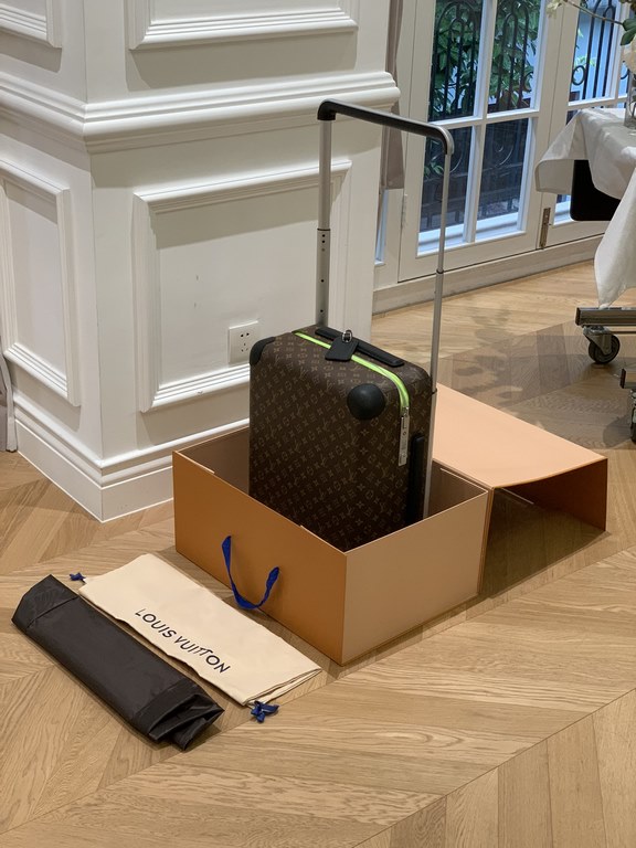 LOUIS VUITTON-HORIZON four-wheeled trolley case 55cm Specifications 38  55  21 (L  H  W) counter genuine quality In stock!L V Horizon trolley case is a classic piece created by the brand in collaboration with designer Ma