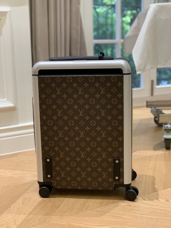 LOUIS VUITTON-HORIZON four-wheeled trolley case 55cm Specifications 38  55  21 (L  H  W) counter genuine quality In stock!L V Horizon trolley case is a classic piece created by the brand in collaboration with designer Ma