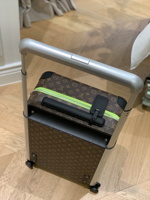 LOUIS VUITTON-HORIZON four-wheeled trolley case 55cm Specifications 38  55  21 (L  H  W) counter genuine quality In stock!L V Horizon trolley case is a classic piece created by the brand in collaboration with designer Ma