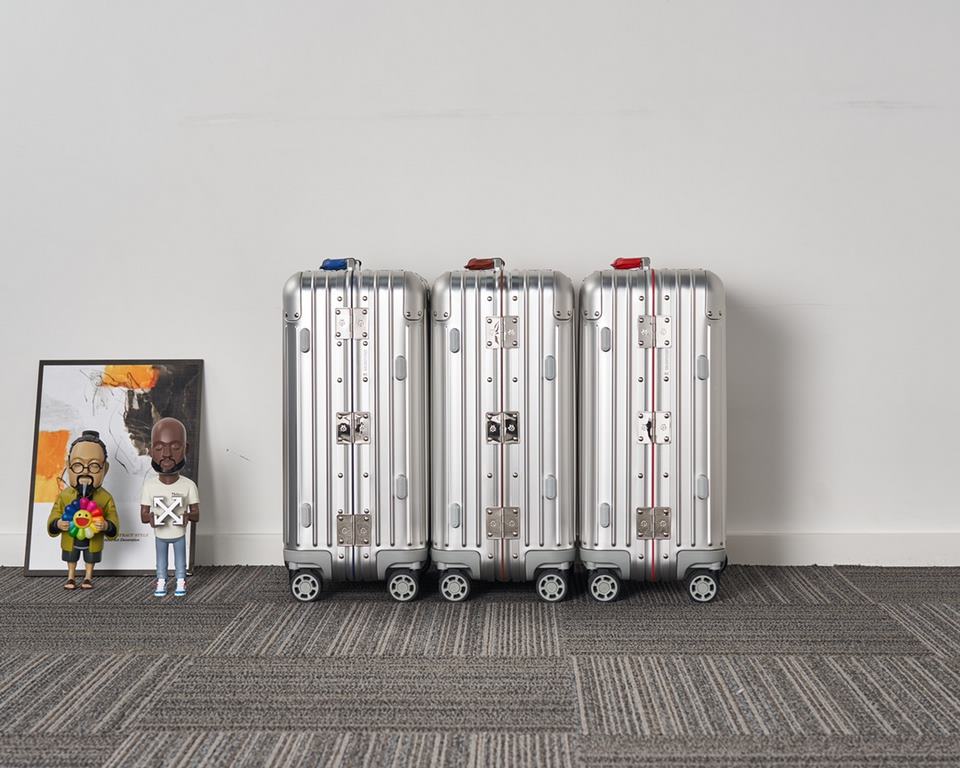 rimowa Germany counter zimmerova aluminum Original2019 new limited edition boarding trolley luggage. The highest version of the market, the handles are wrapped in leather, the market ordinary goods are made of plastic on