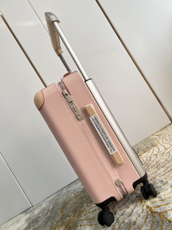 Exclusive Pink Hydrographic Luggage】The new Horizon luggage revolutionizes Louis Vuitton's legendary heritage with a creative twist. The iconic Monogram canvas is embellished with travel appliqués that harken back to the