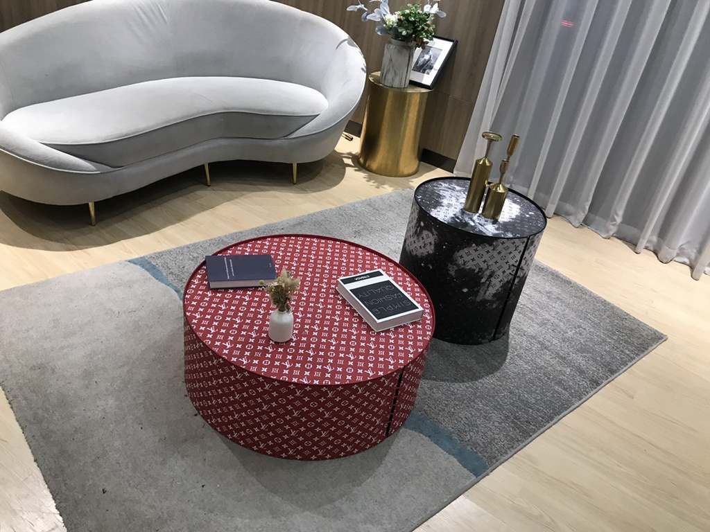 LOUIS VULTTON. The newest model. Crafted with care. Luxurious coffee table set. Sleek and elegant. Simple and stylish. Flexible matching. The eye-catching C position in the living room.  using high-end steel plate fabric