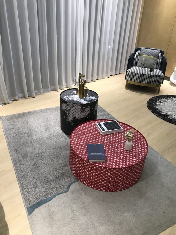 LOUIS VULTTON. The newest model. Crafted with care. Luxurious coffee table set. Sleek and elegant. Simple and stylish. Flexible matching. The eye-catching C position in the living room.  using high-end steel plate fabric