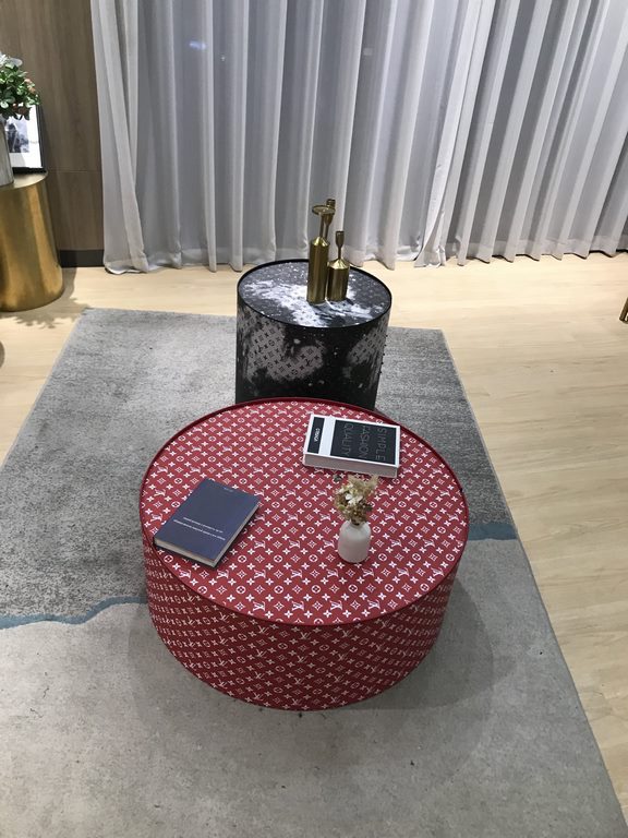 LOUIS VULTTON. The newest model. Crafted with care. Luxurious coffee table set. Sleek and elegant. Simple and stylish. Flexible matching. The eye-catching C position in the living room.  using high-end steel plate fabric