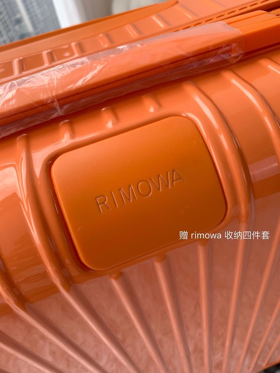 Rimowa Trolley caseluggageUltra-light pc zipper case, must get the same high value trolley case of YiYiChixi! Rimowa Essential new color collection! When you're young, you need to look good to travel! Rimowa Organizer Se