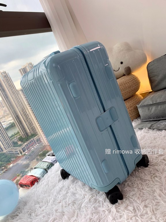 Rimowa Trolley caseluggageUltra-light pc zipper case, must get the same high value trolley case of YiYiChixi! Rimowa Essential new color collection! When you're young, you need to look good to travel! Rimowa Organizer Se